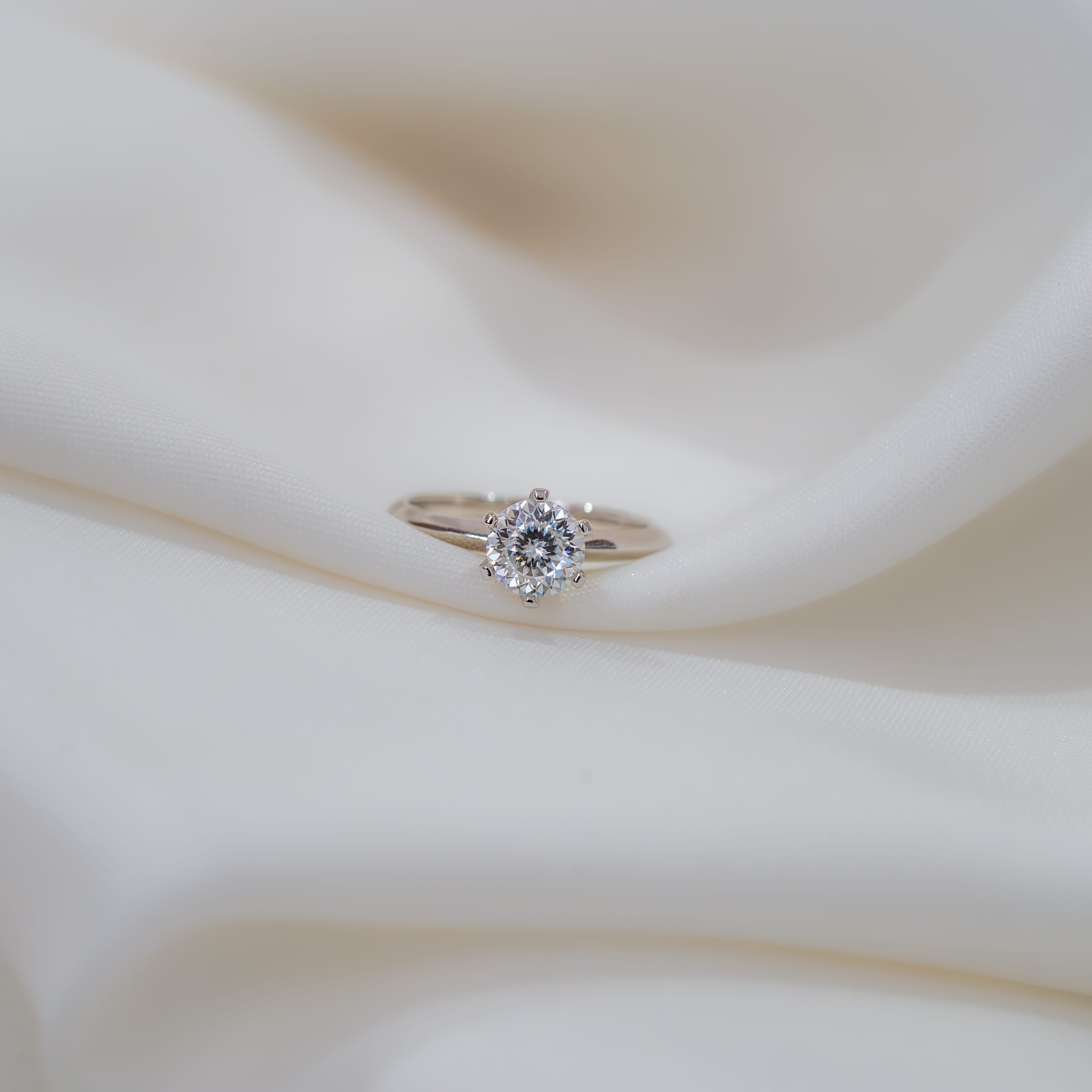 Clementine Solitaire Ring (100-Flowers)