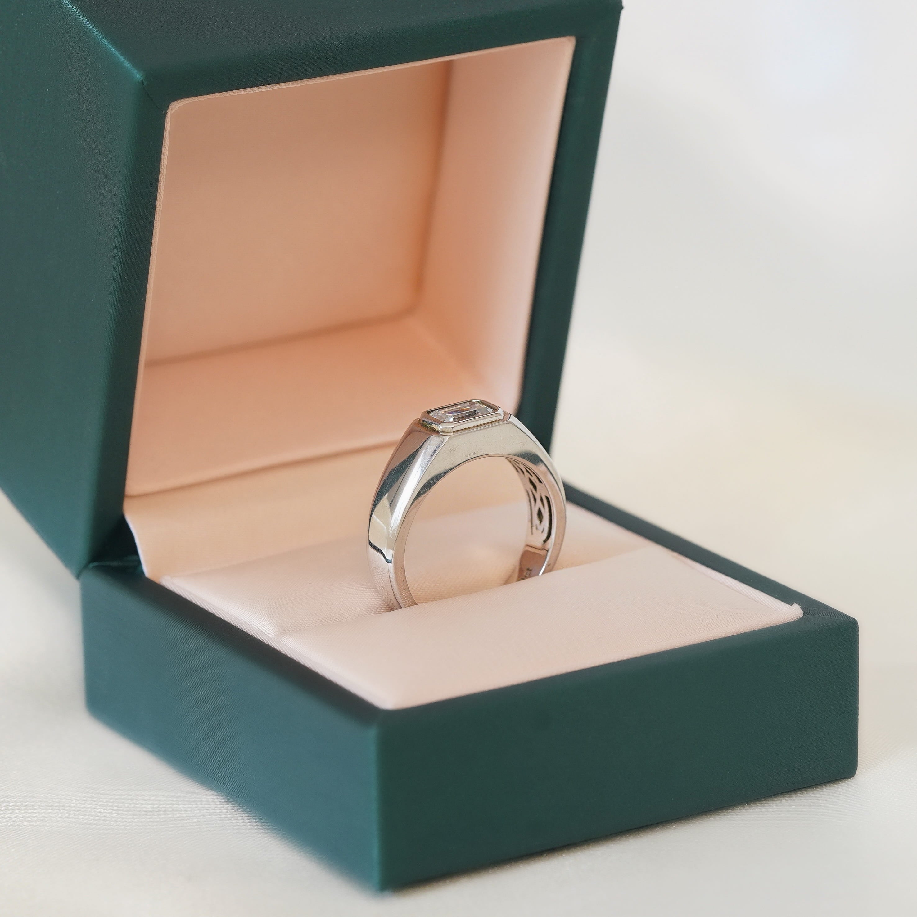 Alistair Men's Signet