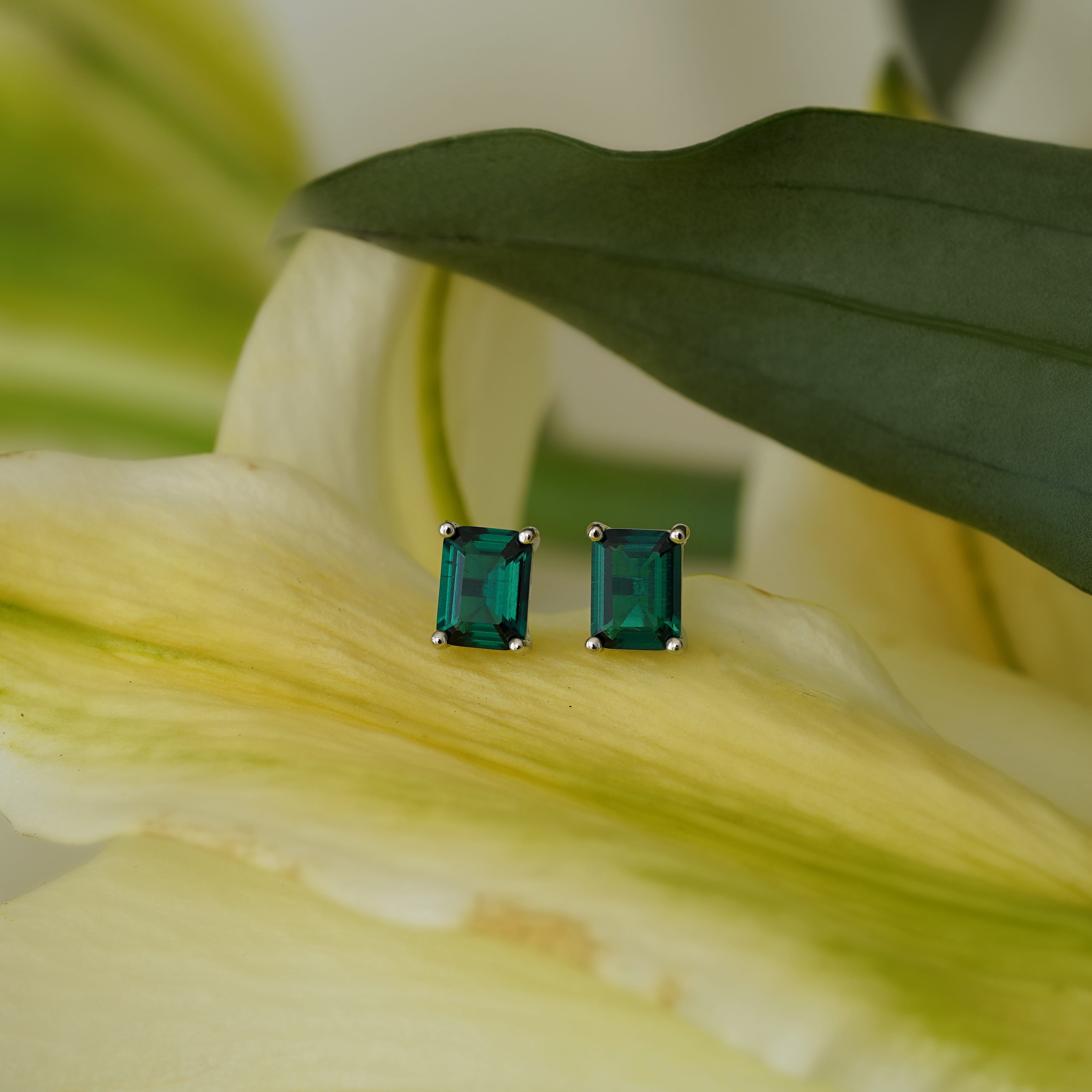 Lab Emerald Classic Studs