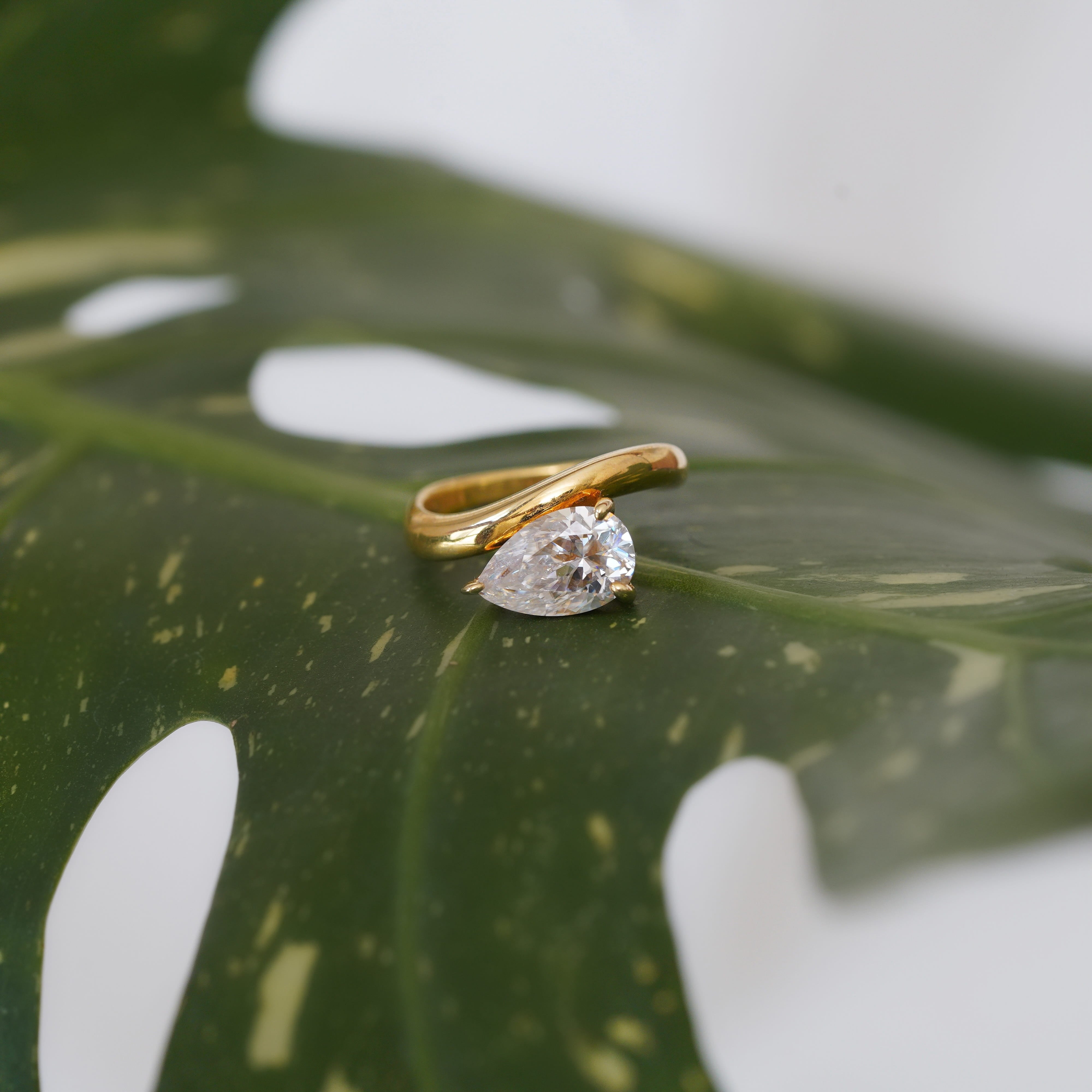 Cyra Pear Solitaire