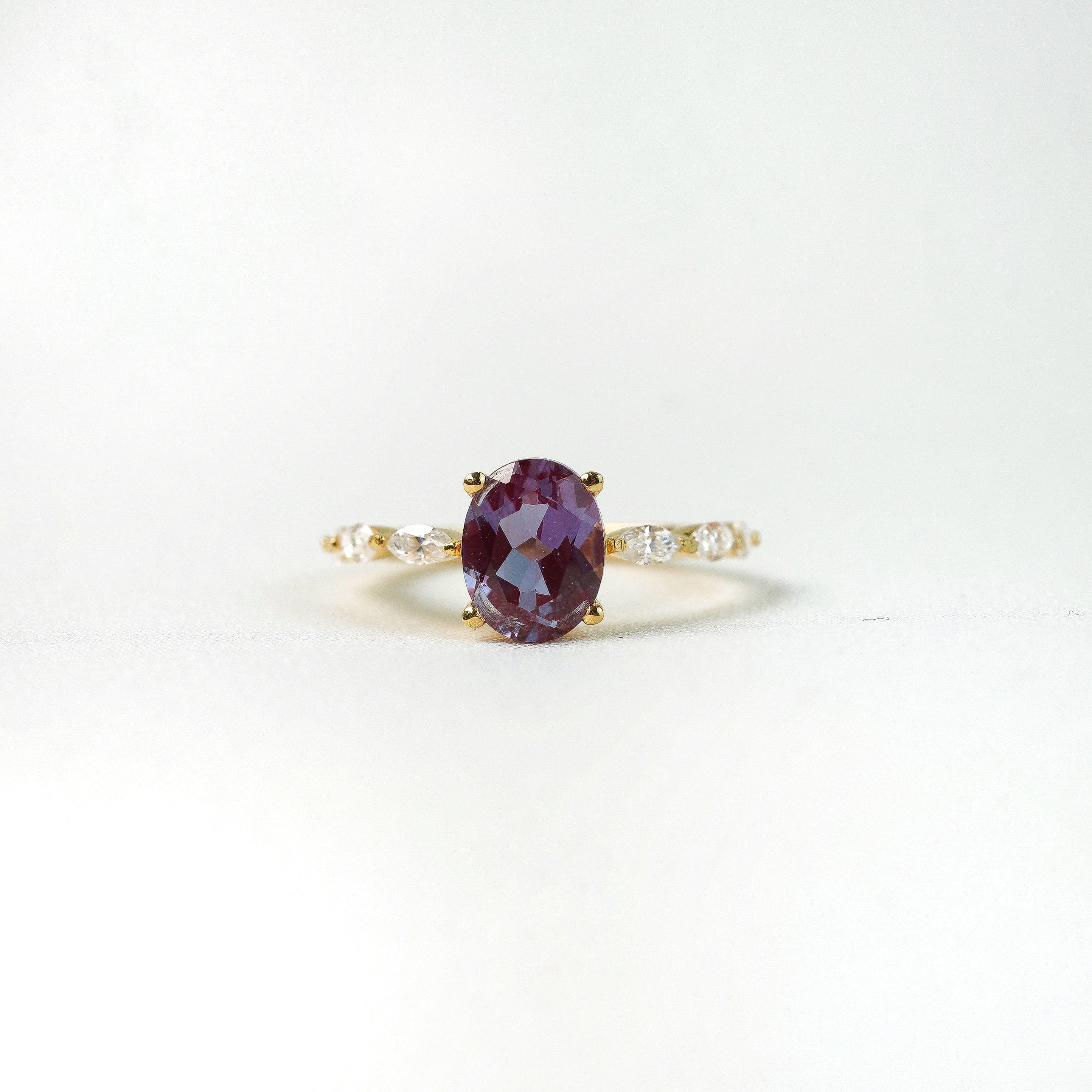Twyla Oval Ring (Alexandrite)