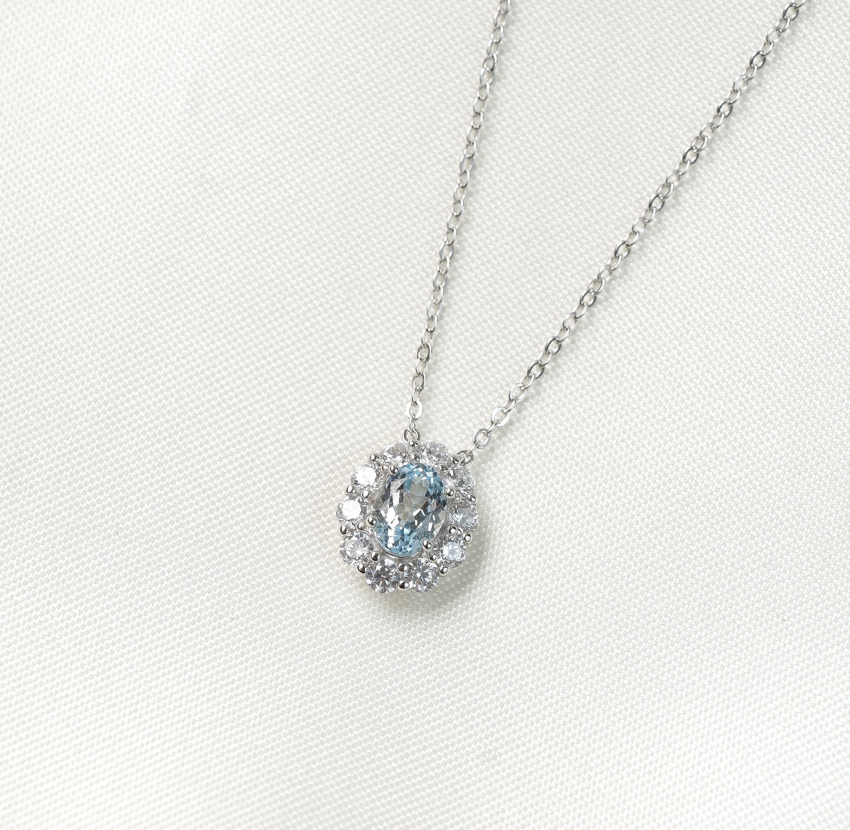 Isla Halo Necklace (Aquamarine)