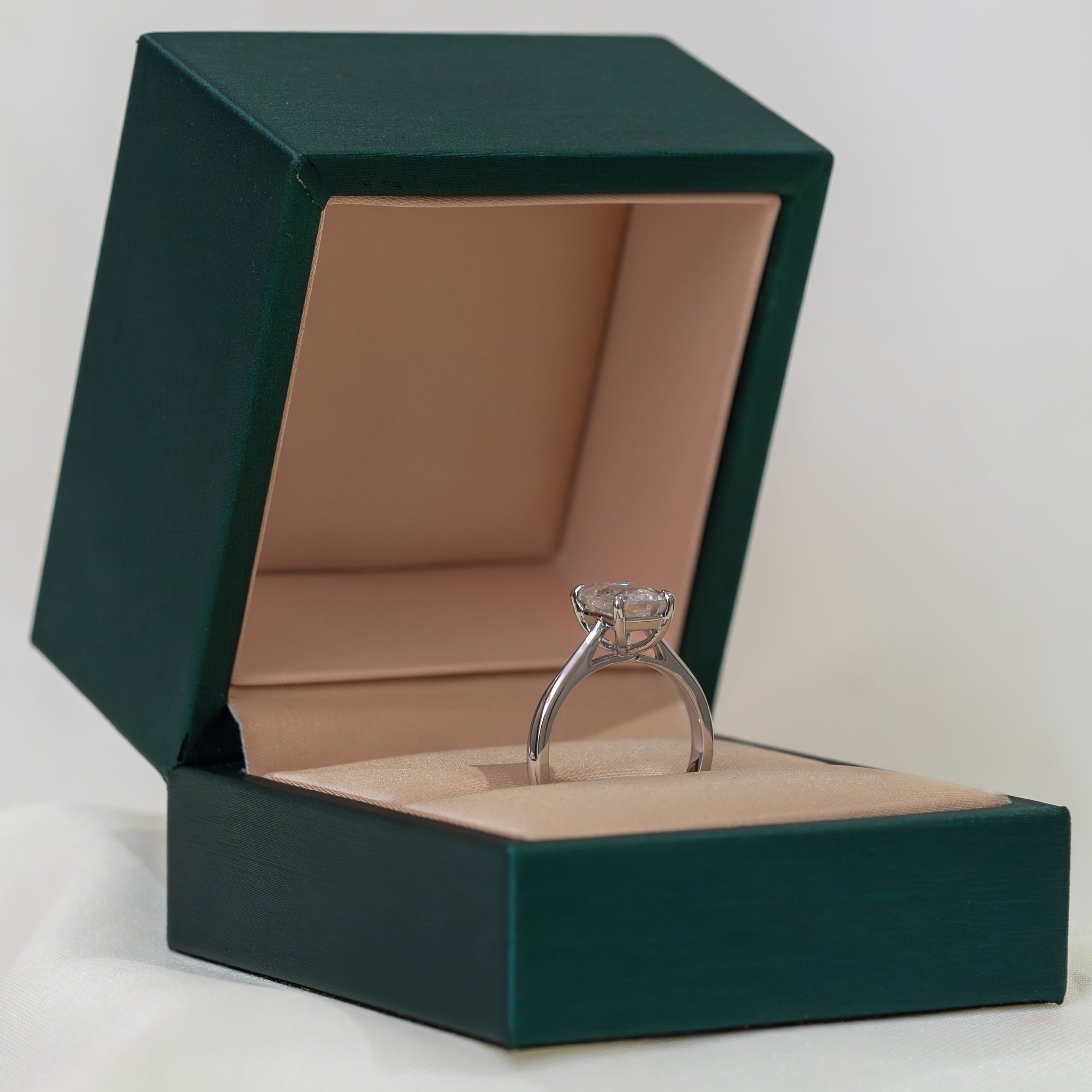 Elvara Solitaire Ring (Crisscut)