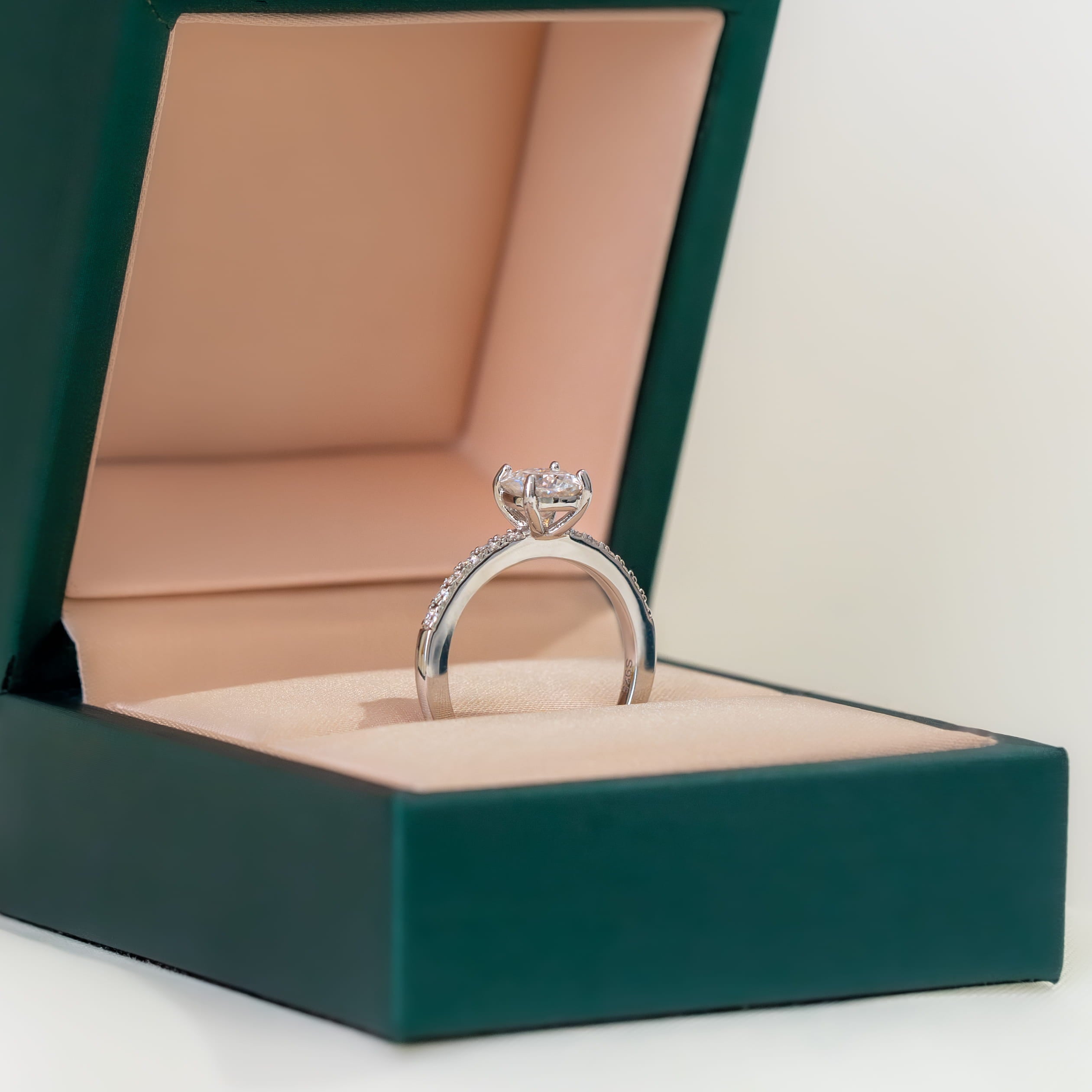Elvara Pavé Ring (Crisscut)