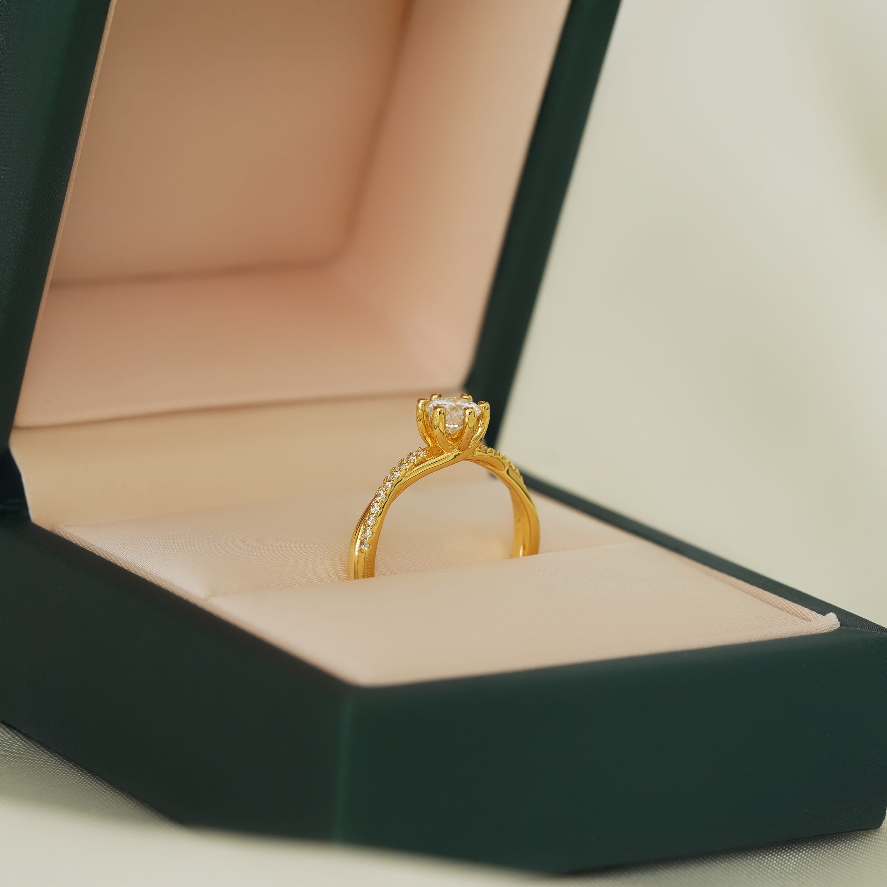 Zehra Round Ring