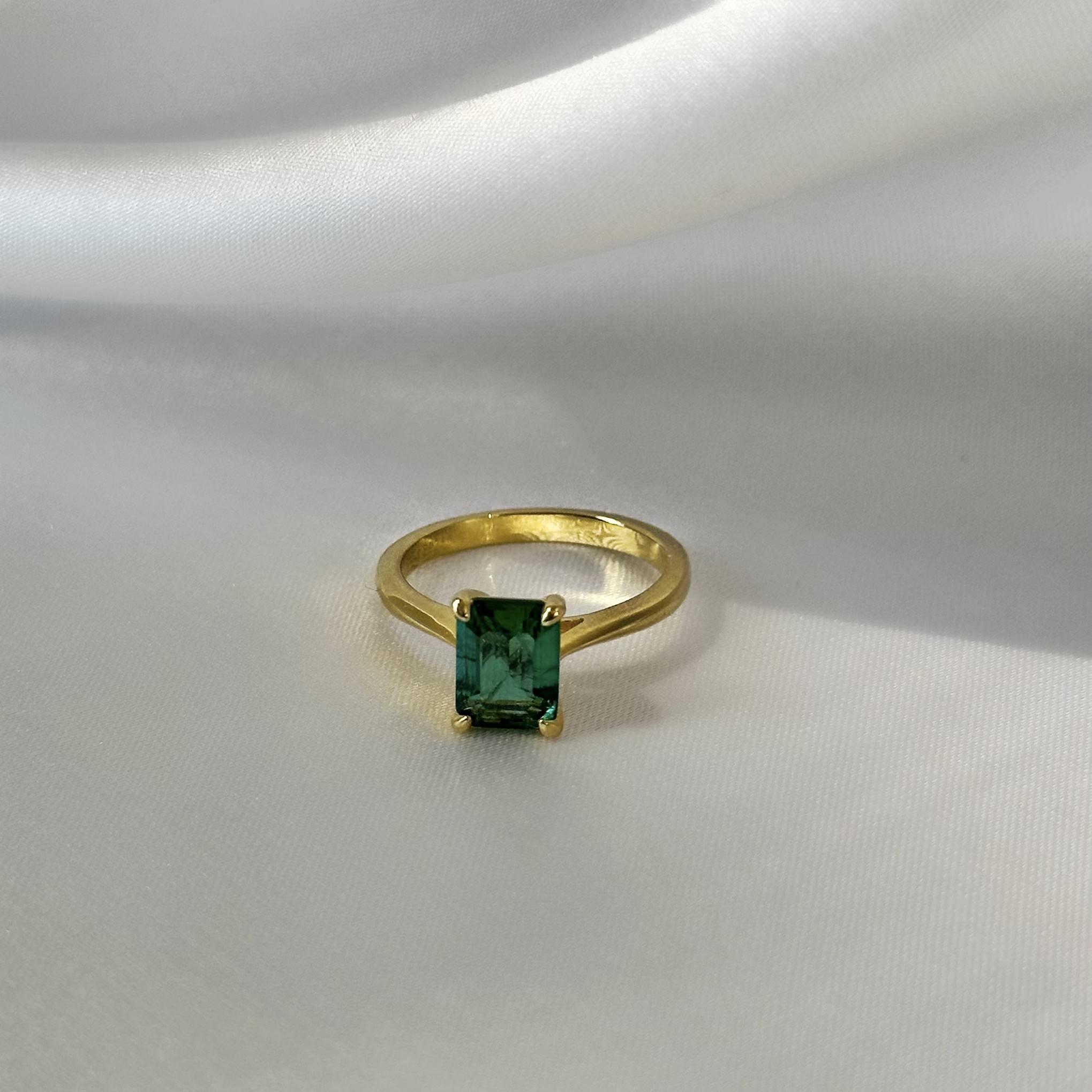 Lab Emerald Solitaire (Emerald Cut)