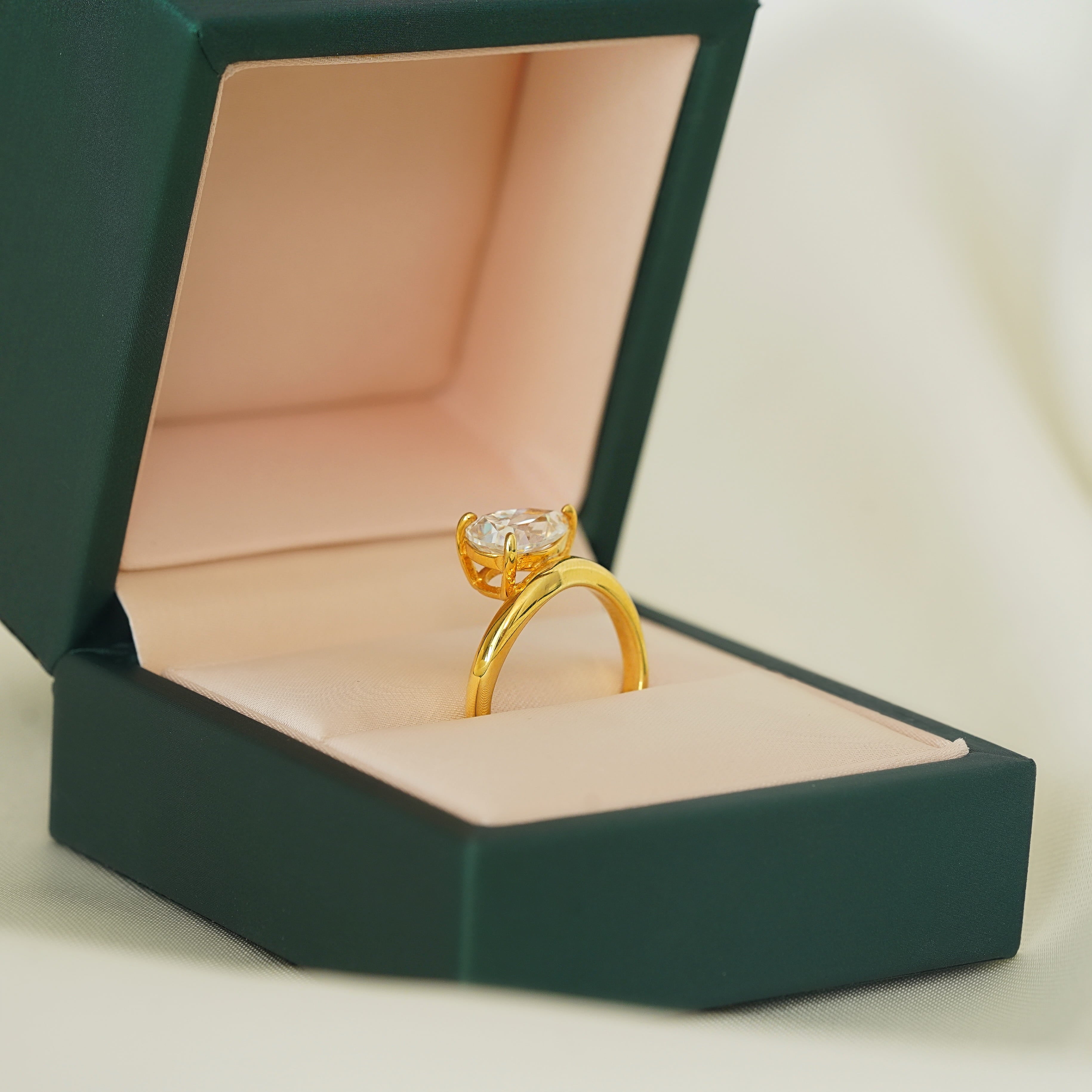 Cyra Pear Solitaire