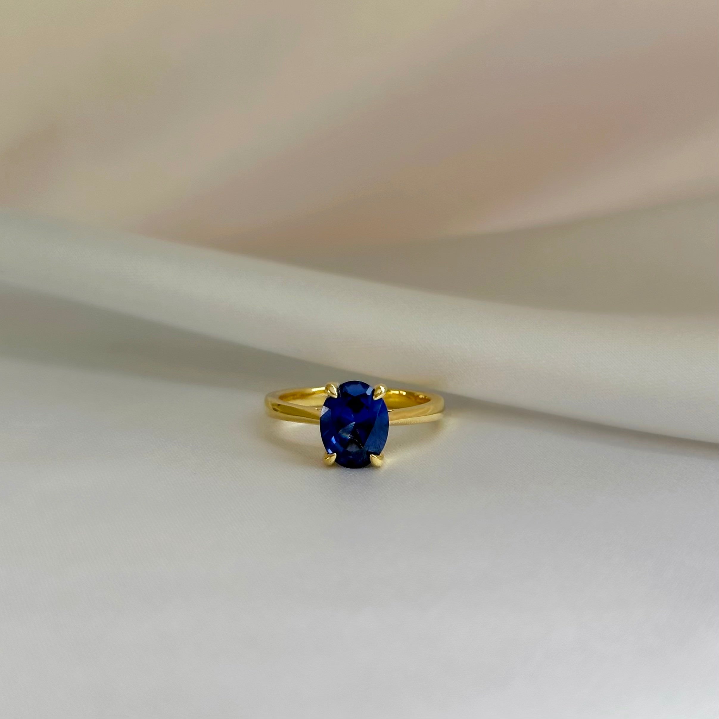 Lab Sapphire Solitaire (Oval Cut)