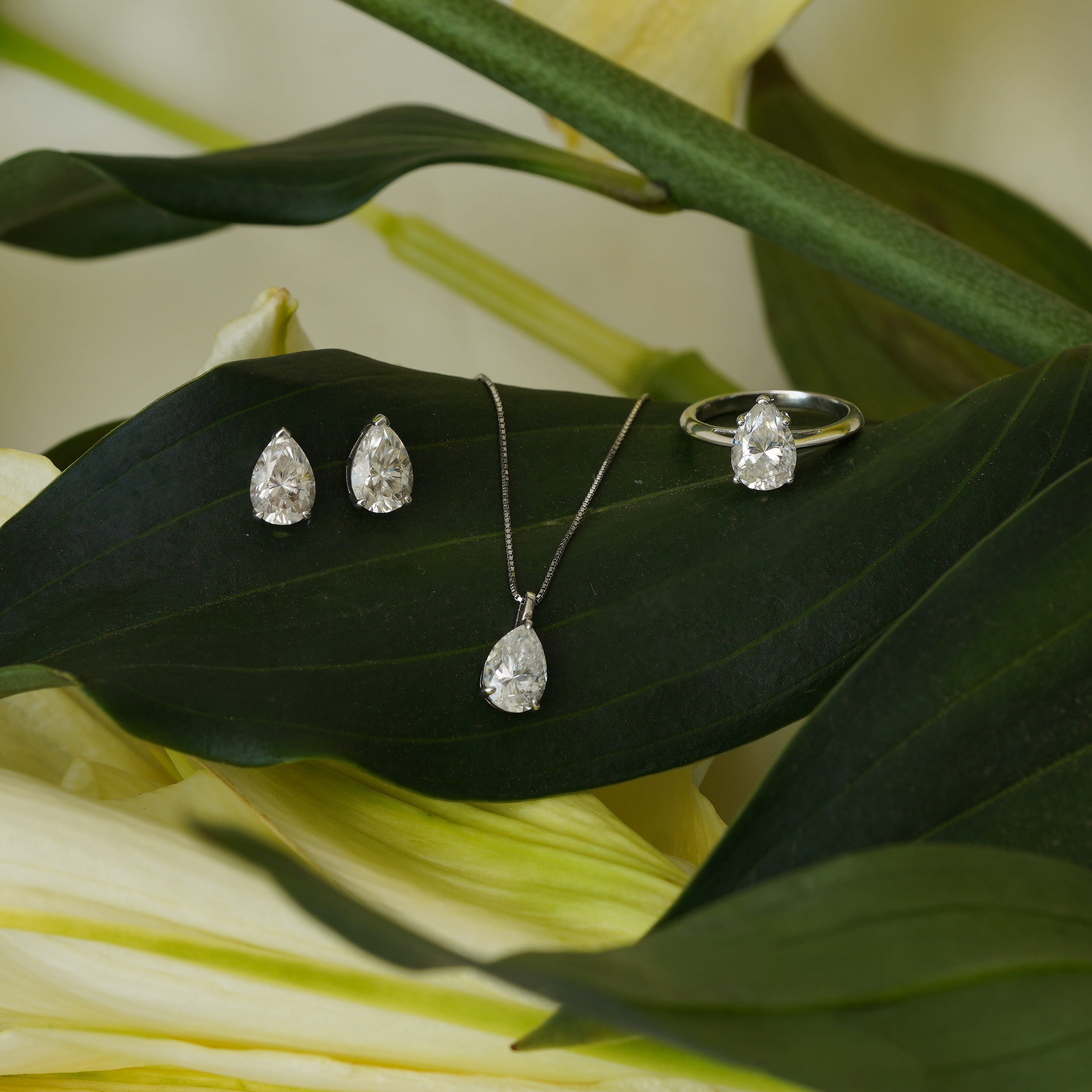 Talia Pear 1 Carat Set