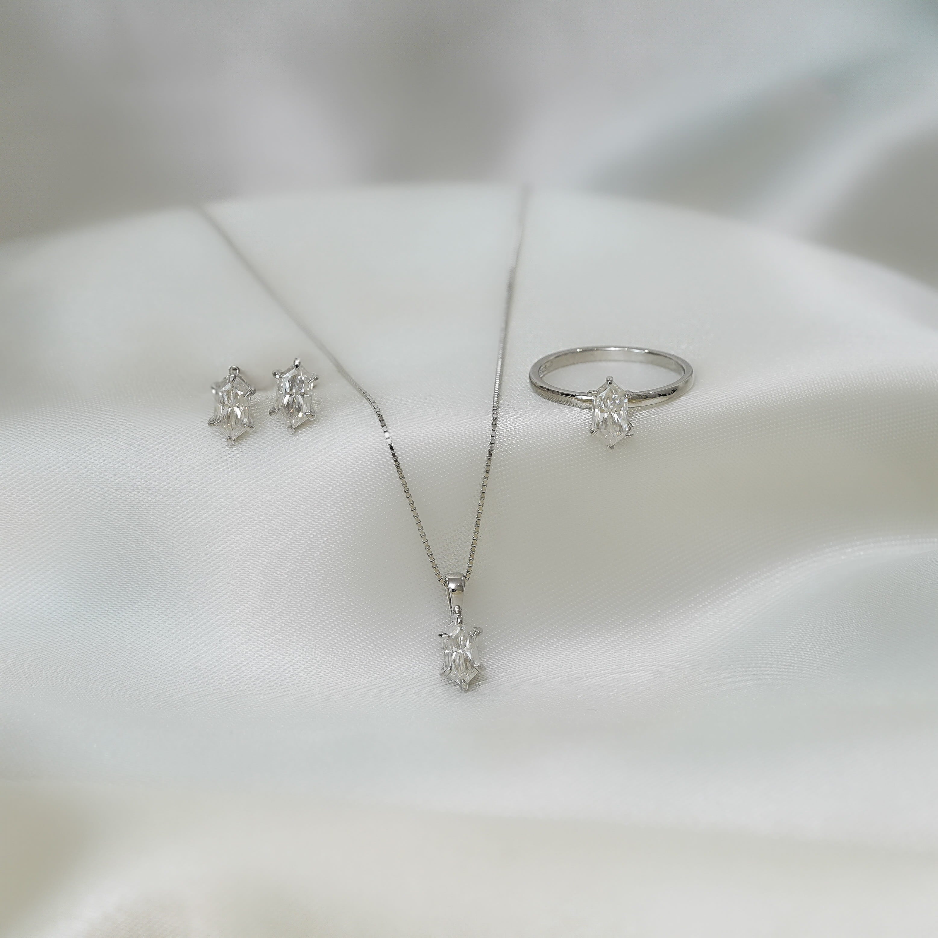 Estera Dutch Marquise Set