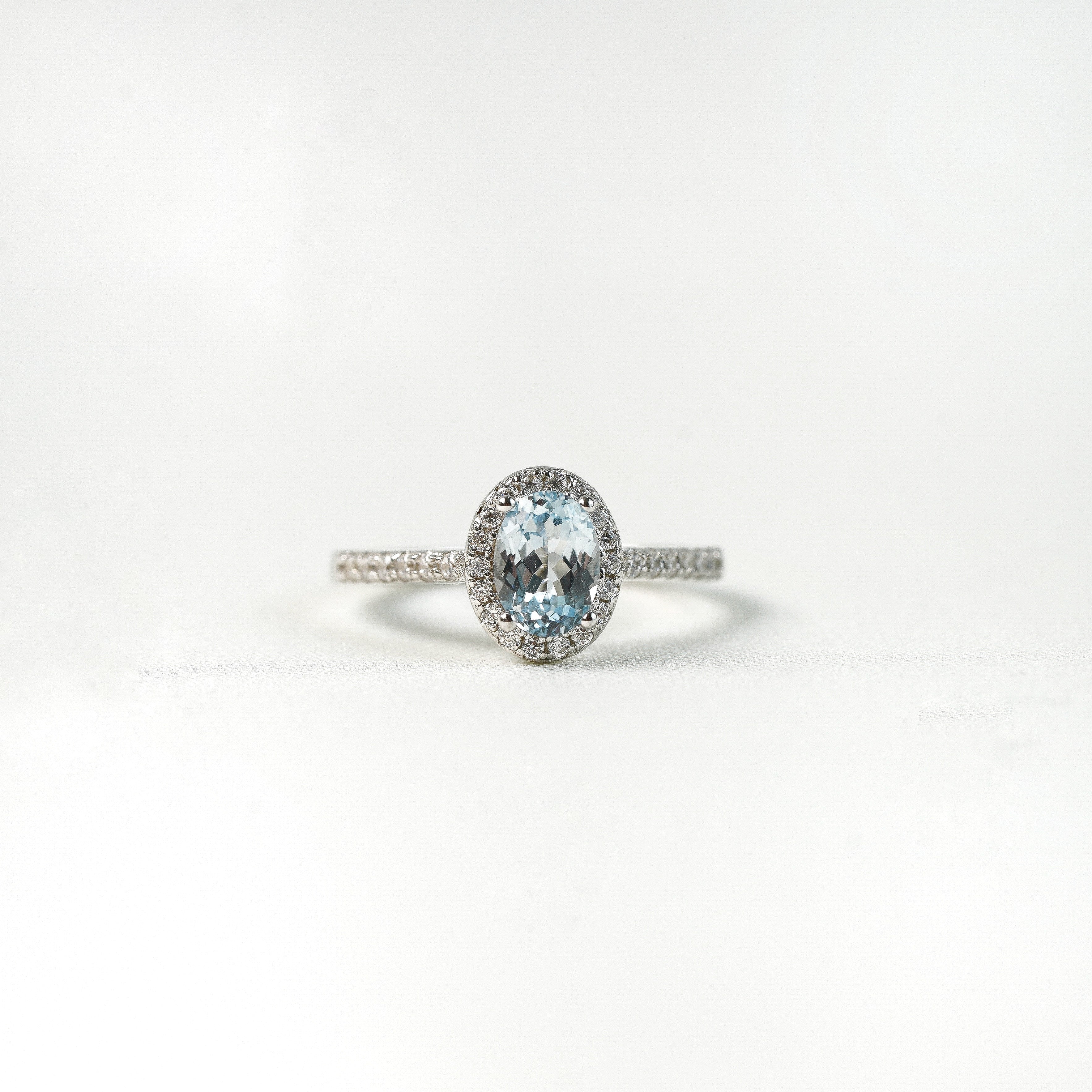 Isla Halo Pavé Ring (Aquamarine)