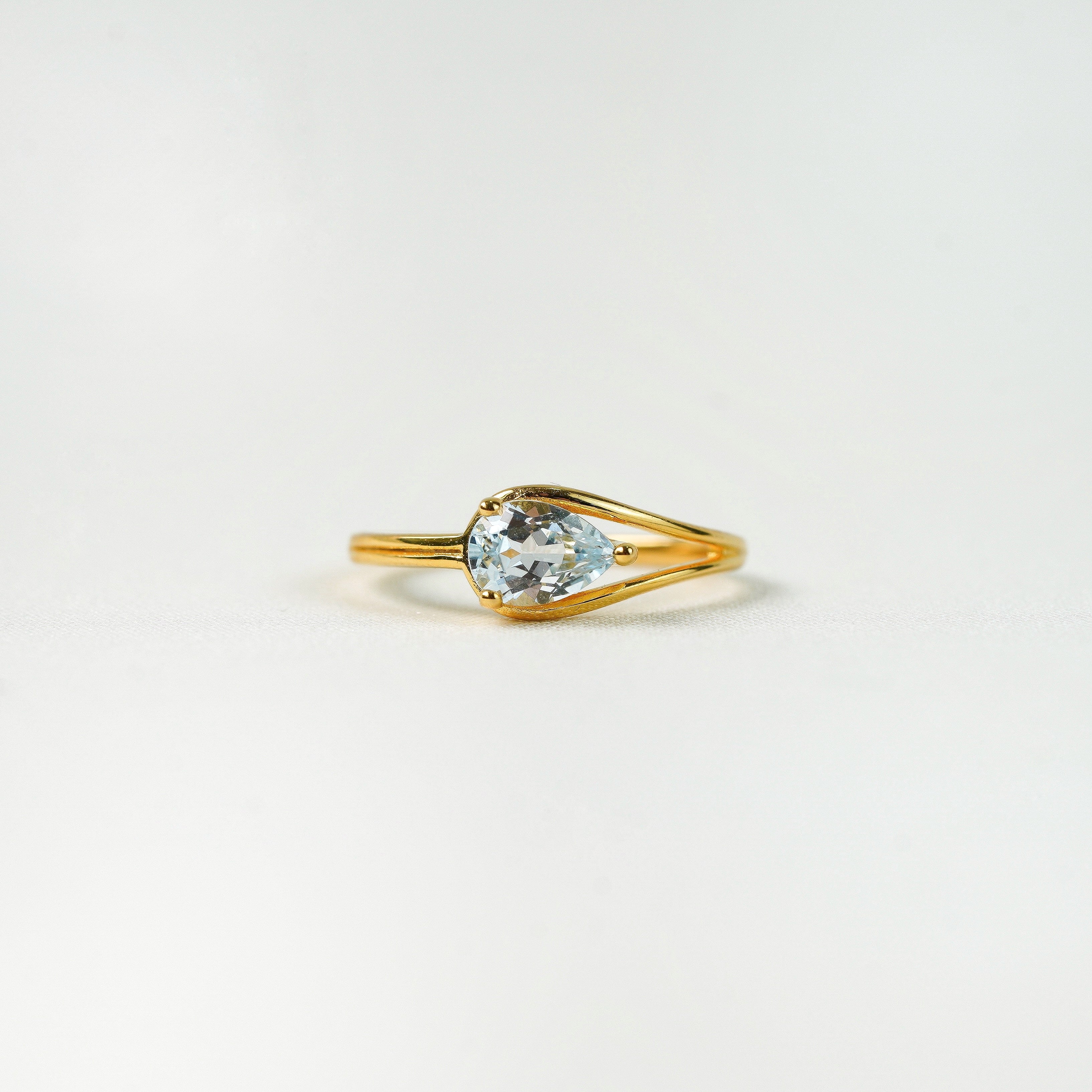 Lila Pear Ring (Aquamarine)