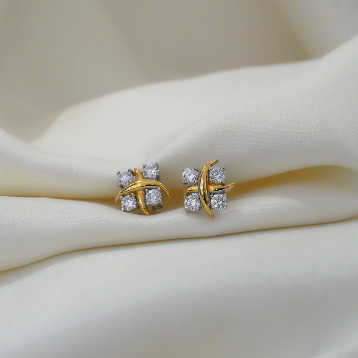 Eclisse Stud Earrings (Diamond)