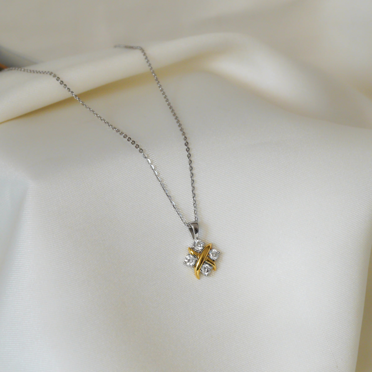 Eclisse Necklace (Diamond)