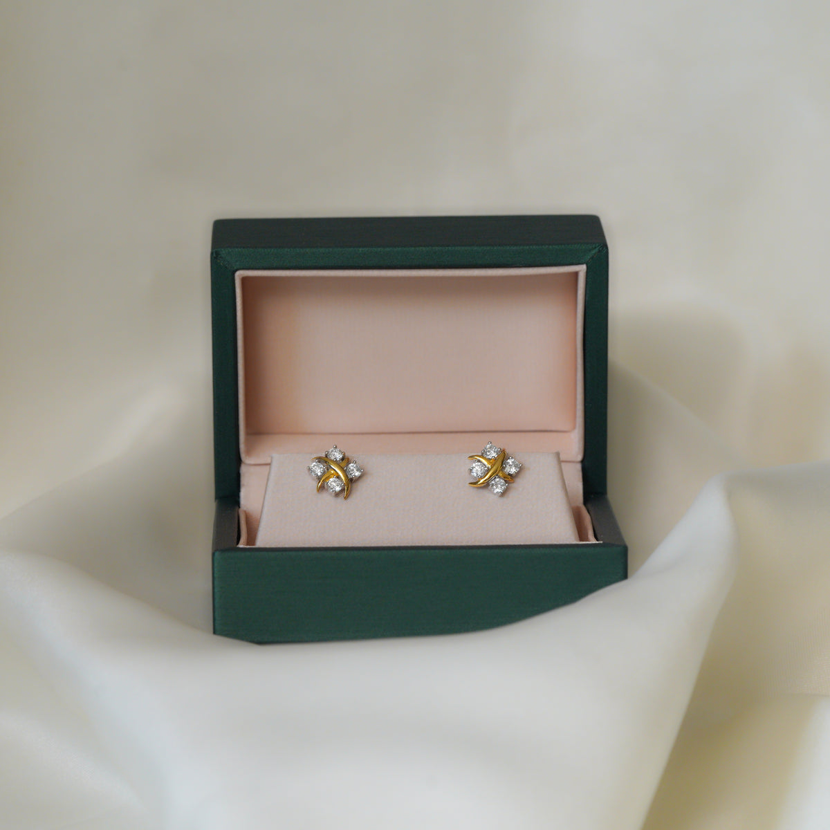 Eclisse Stud Earrings (Diamond)