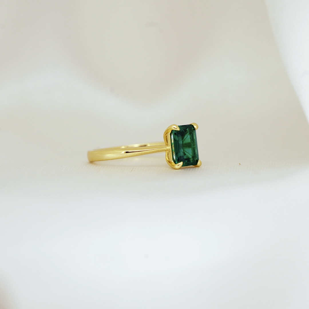 Lab Emerald Solitaire (Emerald Cut)