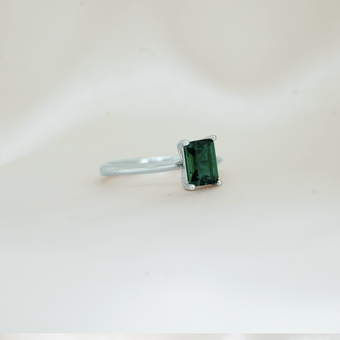 Lab Emerald Solitaire (Emerald Cut)