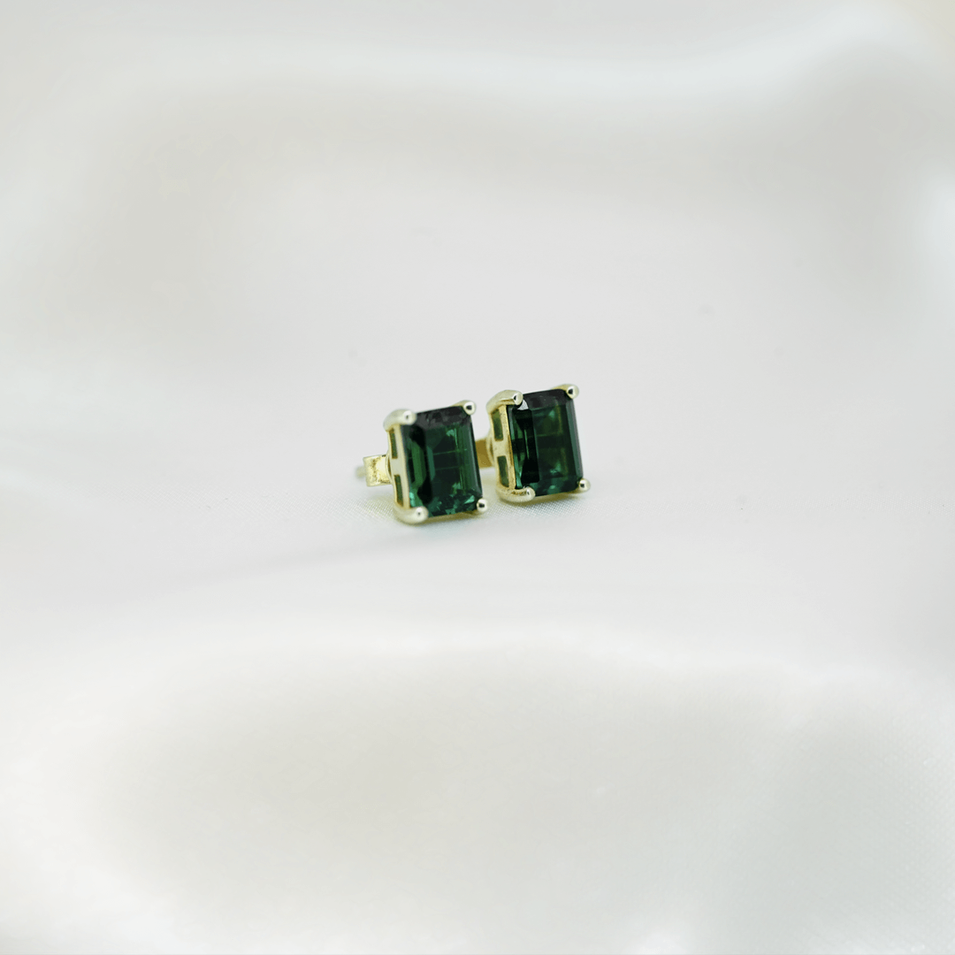 Lab Emerald Classic Studs