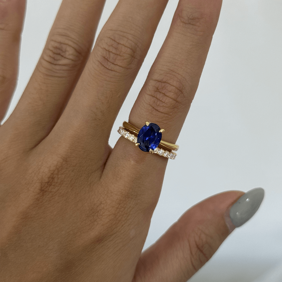 Lab Sapphire Solitaire (Oval Cut)
