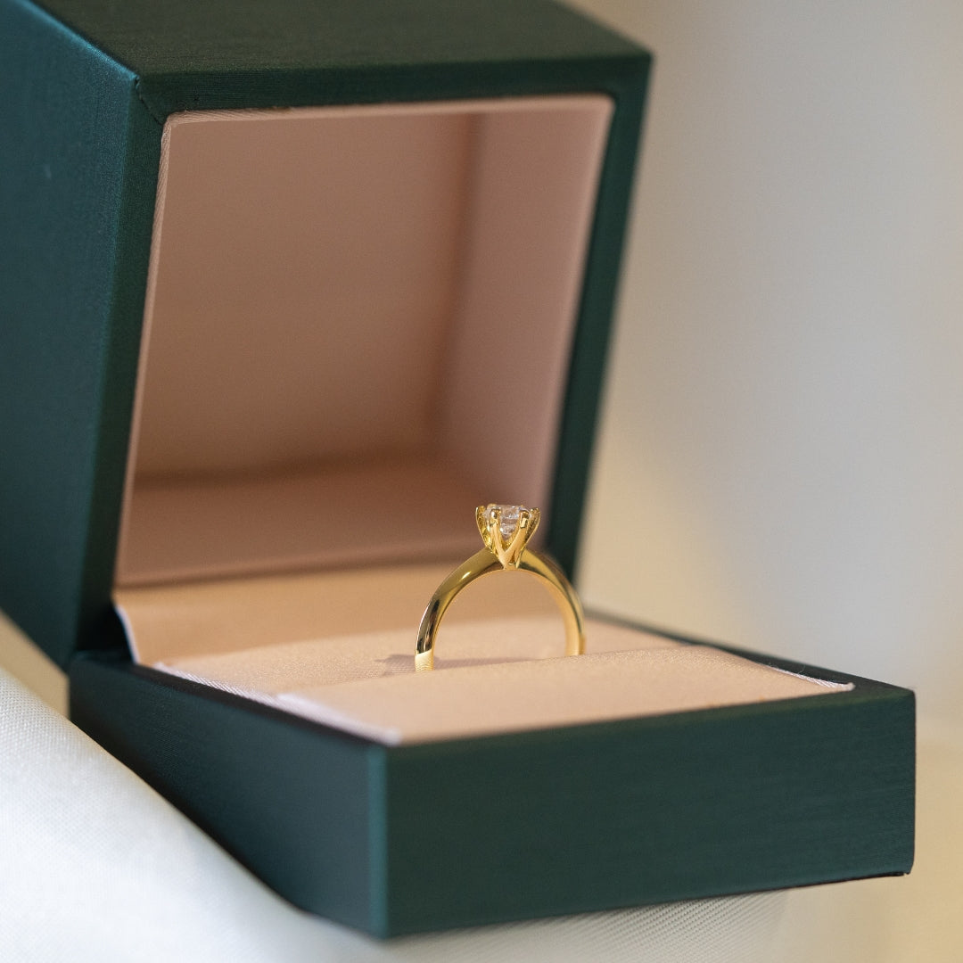 Selene Classic Solitaire Ring (Diamond)
