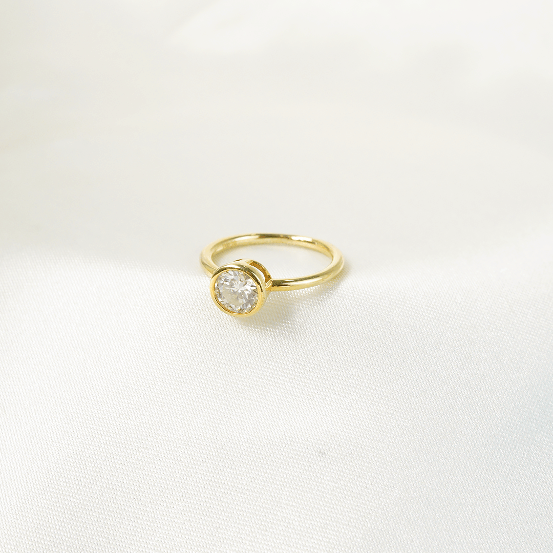 Round Bezel Solitaire