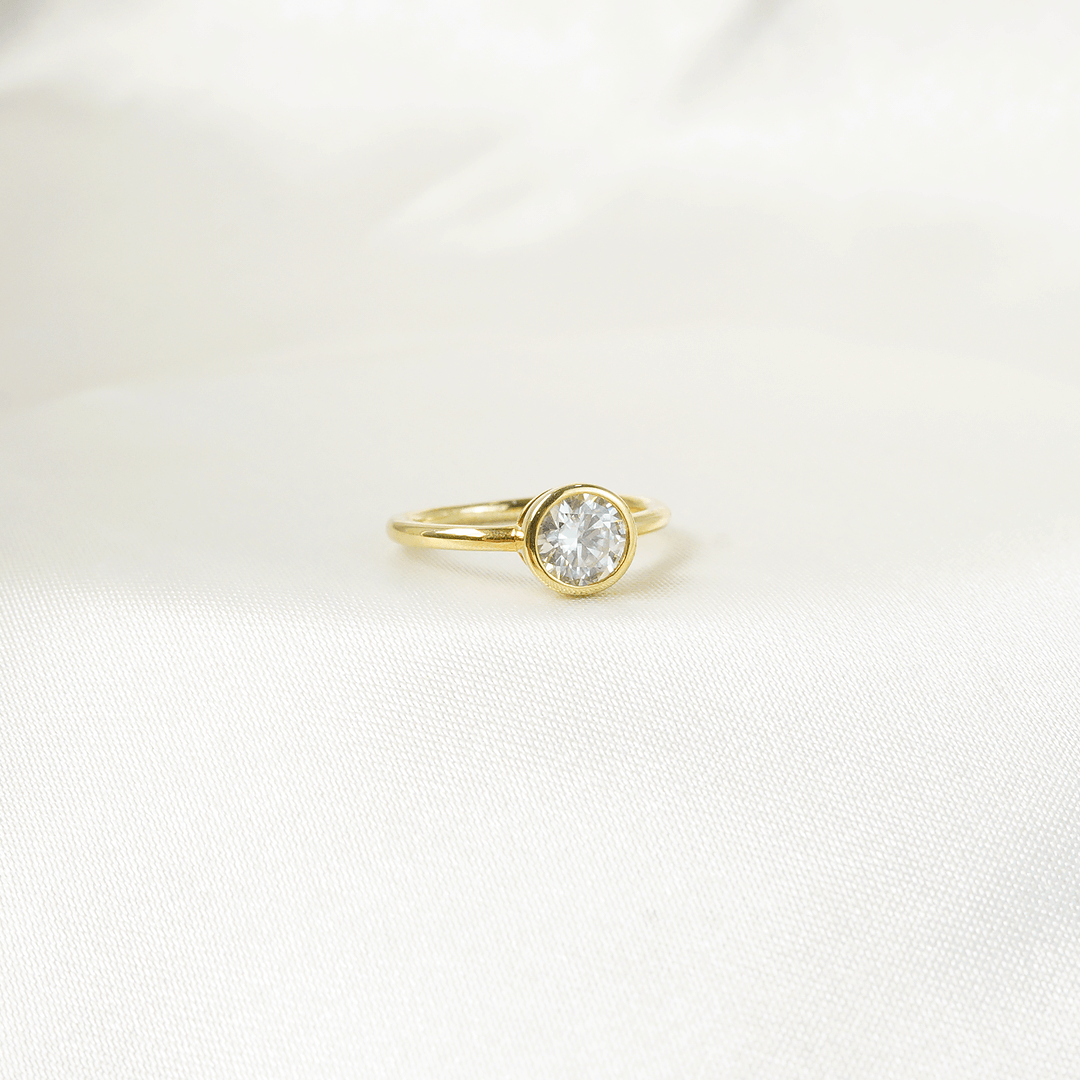 Round Bezel Solitaire