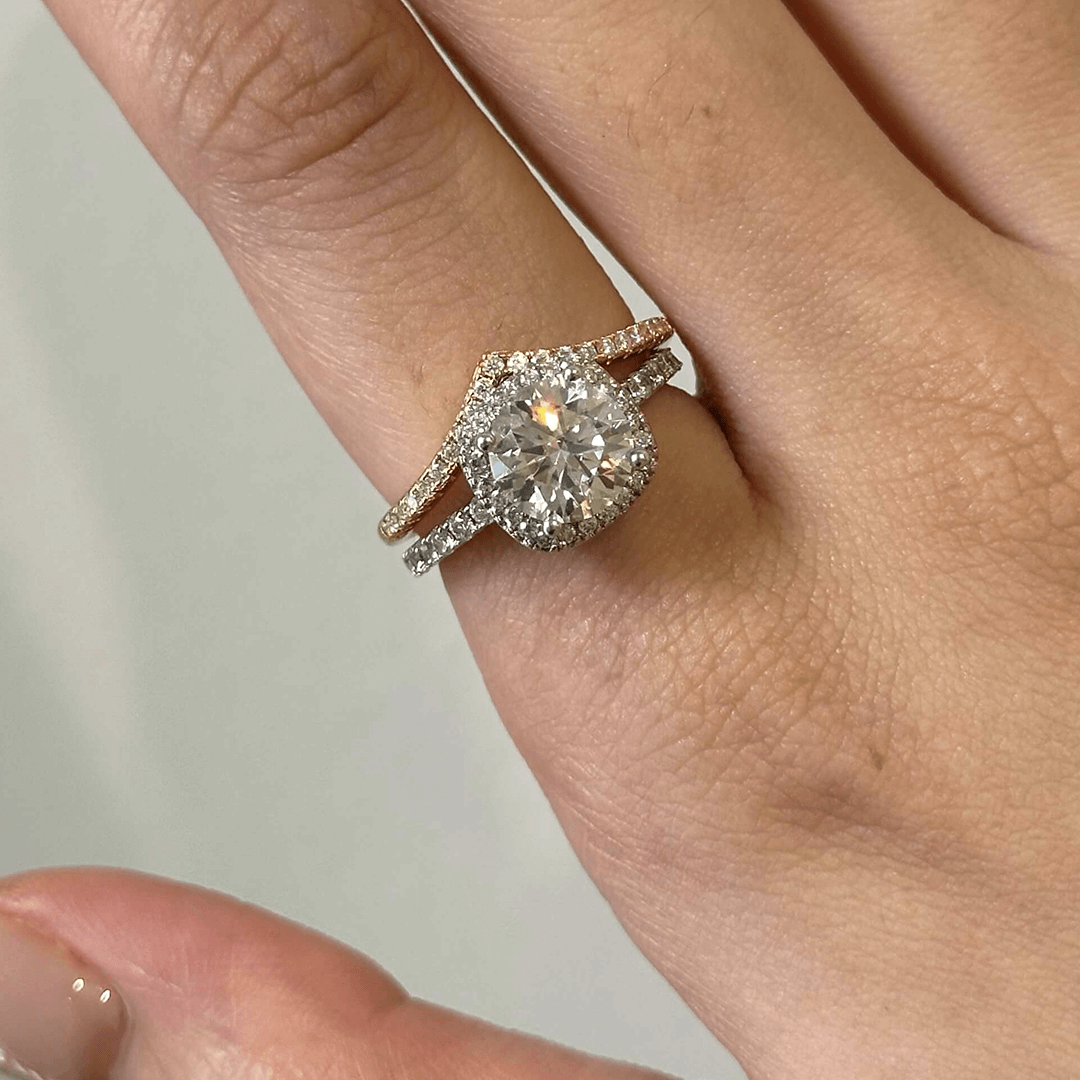 Round Halo Pavé Ring