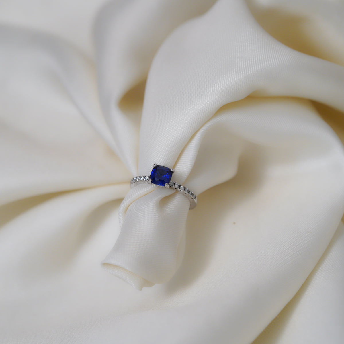 Cushion Pavé Ring (Sapphire)
