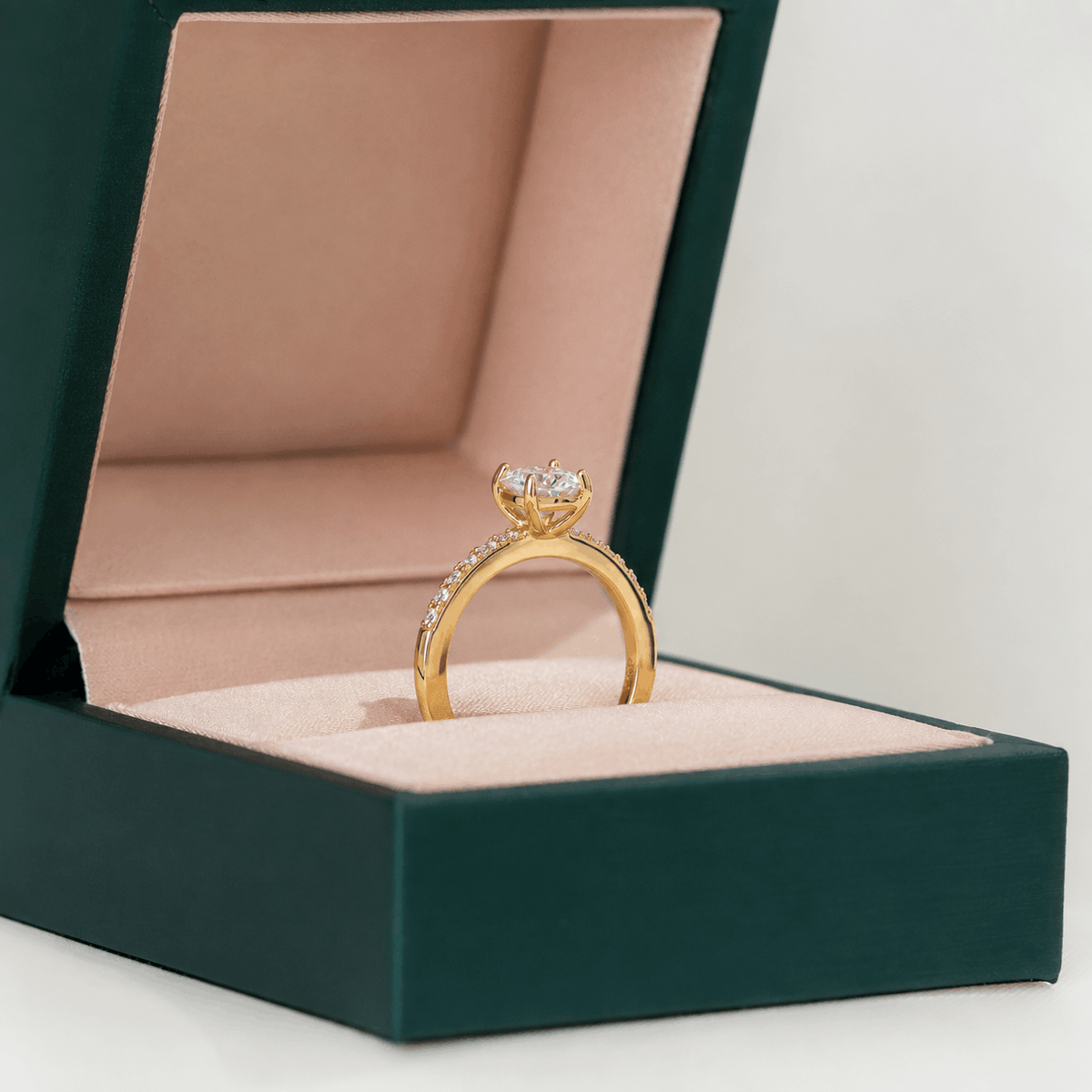 Elvara Pavé Ring (Crisscut)
