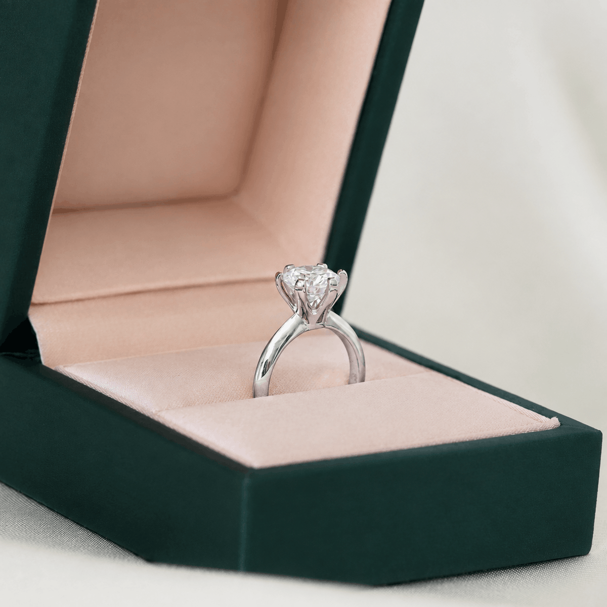 Selene Classic Solitaire Ring (Moissanite)